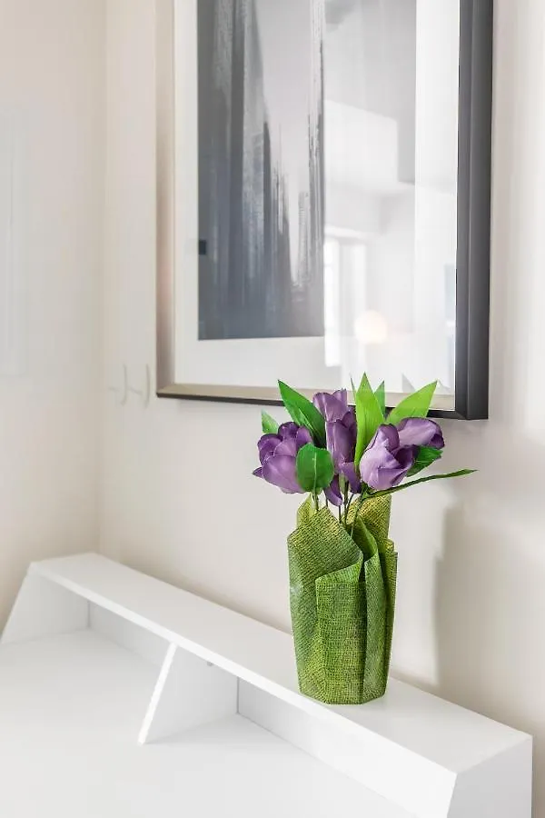 Stylish 1Br Condo - Cn Tower View, Entertainment District-Downtown Toronto 0*,  Canada