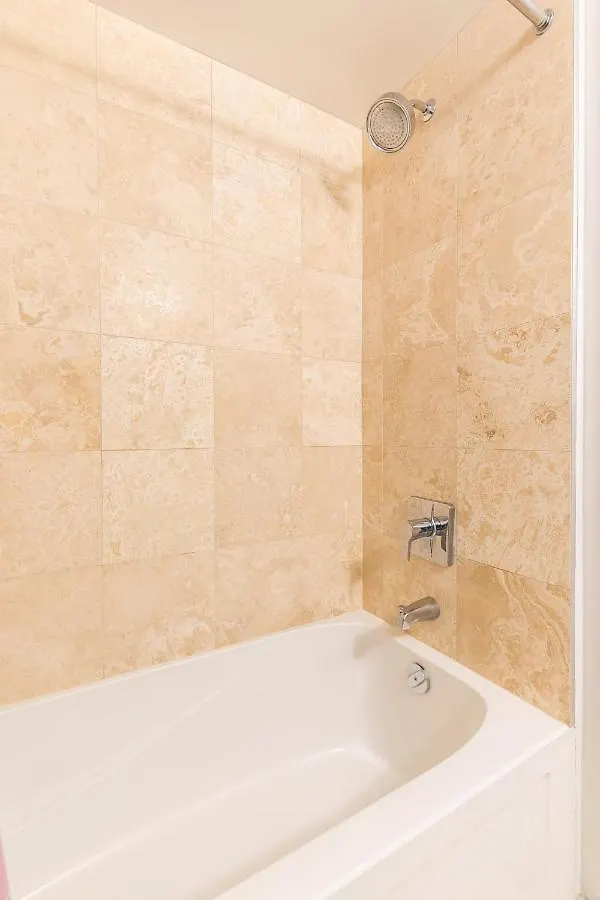 Stylish 1Br Condo - Cn Tower View, Entertainment District-Downtown Toronto Canada