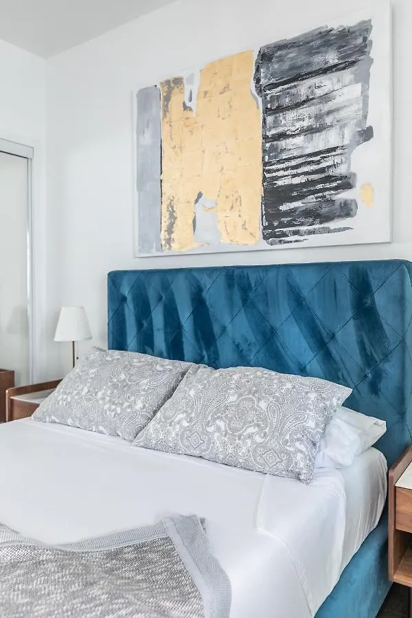 Stylish 1Br Condo - Cn Tower View, Entertainment District-Downtown Toronto Apartment