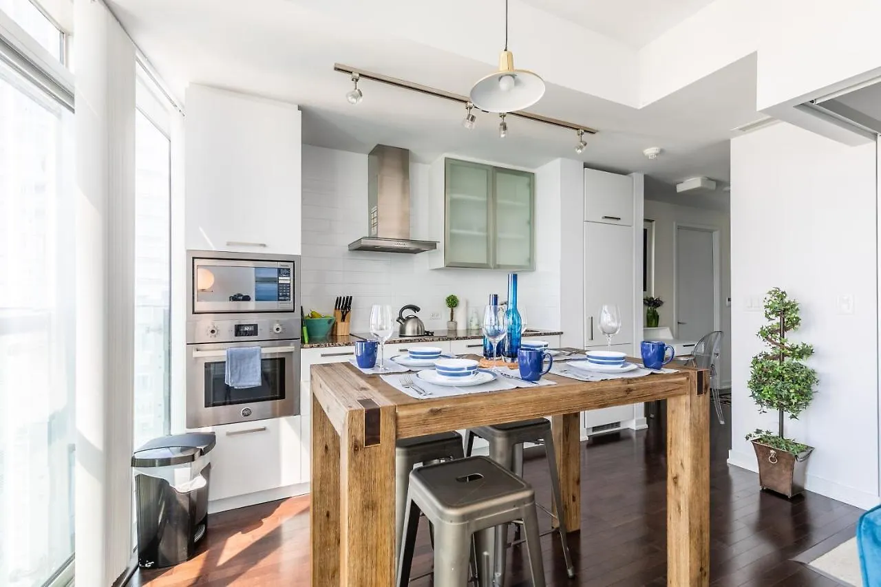 Stylish 1Br Condo - Cn Tower View, Entertainment District-Downtown Toronto 0*,  Kanada