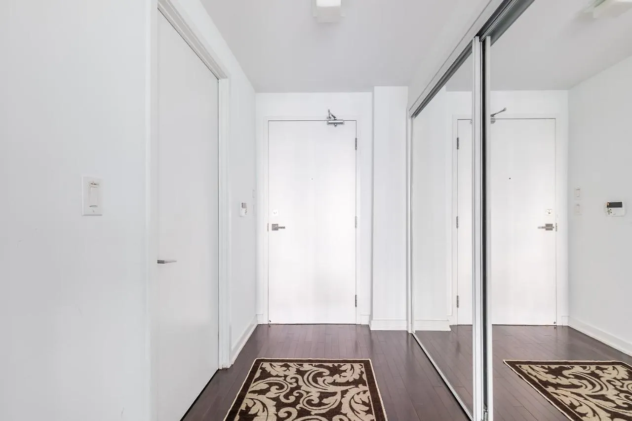 Stylish 1Br Condo - Cn Tower View, Entertainment District-Downtown Toronto